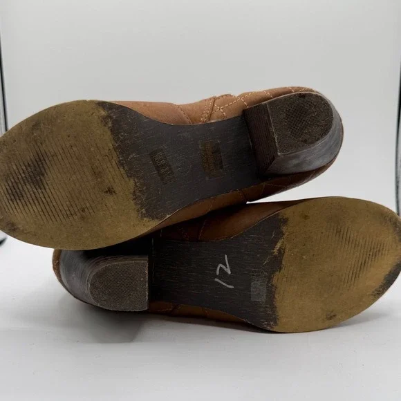 Tan Quilted Buckle Ankle Boots Block Heel Side Zip Almond Toe Size 9 - Picture 9 of 10